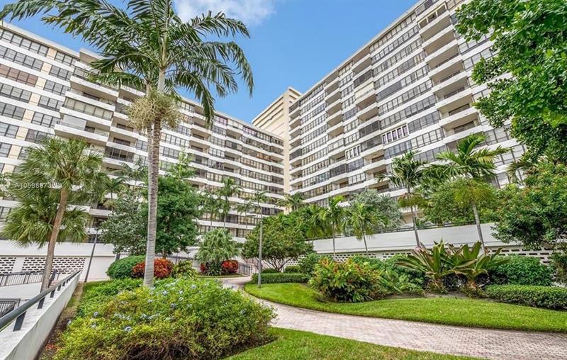 Image 8 of 17 For 500 Three Islands Blvd  607