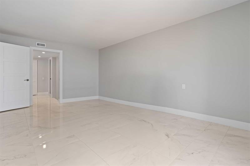 Image 18 of 44 For 1010 Ocean Blvd  1704