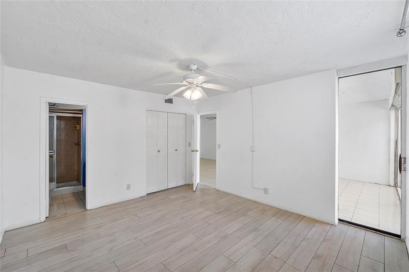 Image 10 of 15 For 2811 Somerset Dr  209