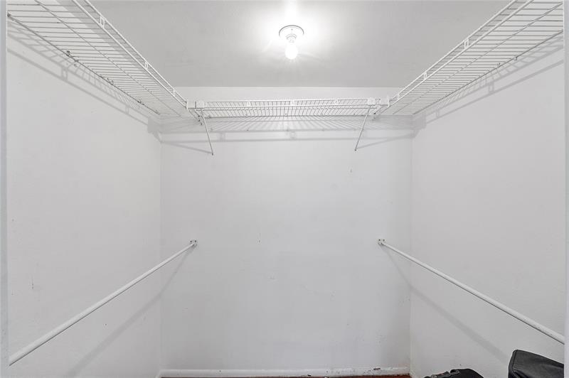 Image 11 of 15 For 2811 Somerset Dr  209