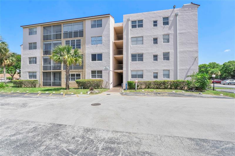 Image 13 of 15 For 2811 Somerset Dr  209