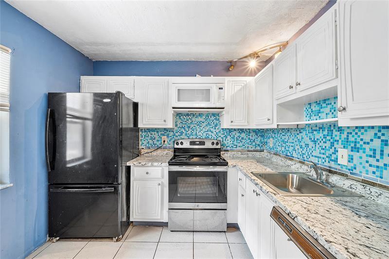 Image 3 of 15 For 2811 Somerset Dr  209
