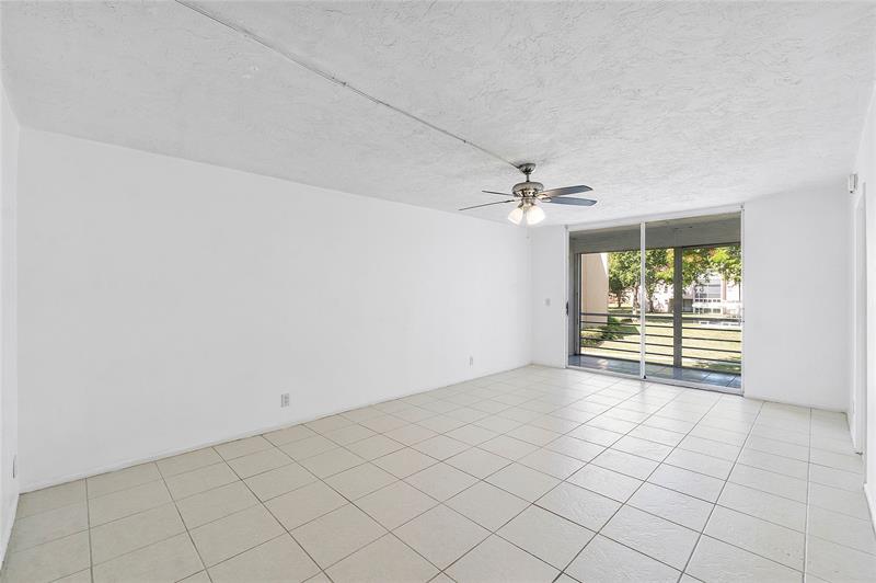 Image 5 of 15 For 2811 Somerset Dr  209