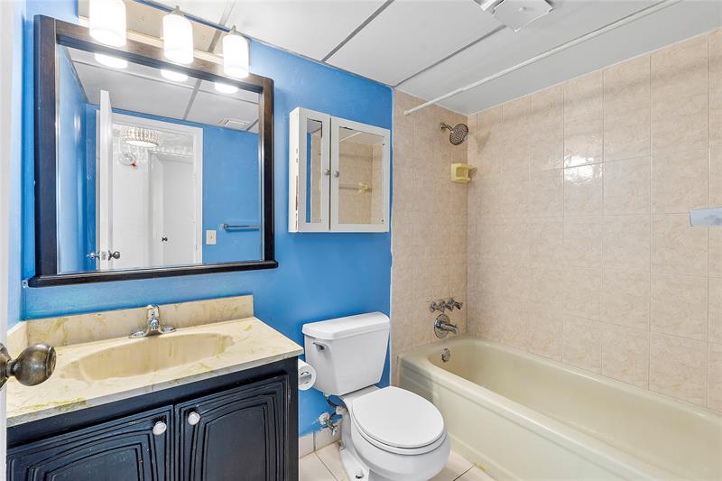 Image 6 of 15 For 2811 Somerset Dr  209