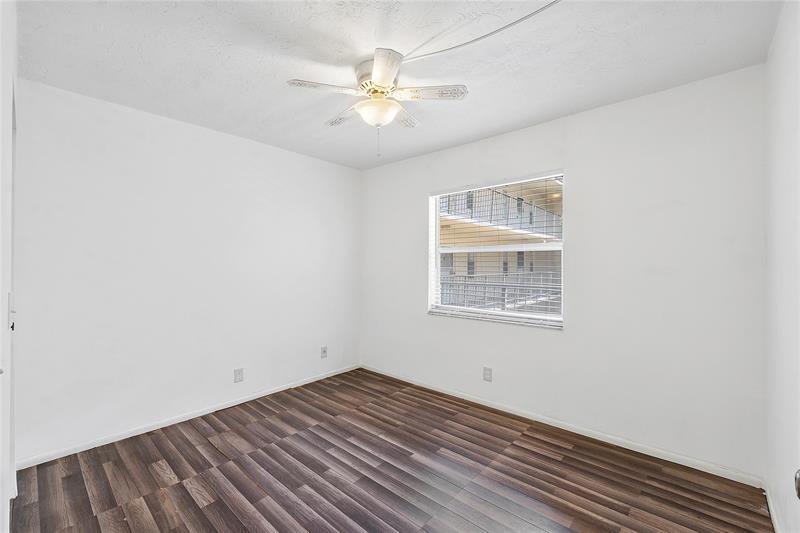 Image 7 of 15 For 2811 Somerset Dr  209