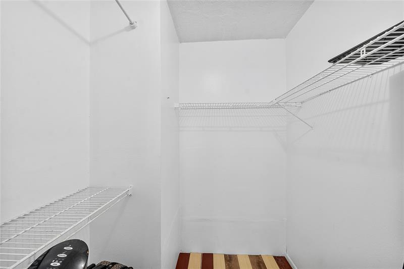 Image 8 of 15 For 2811 Somerset Dr  209