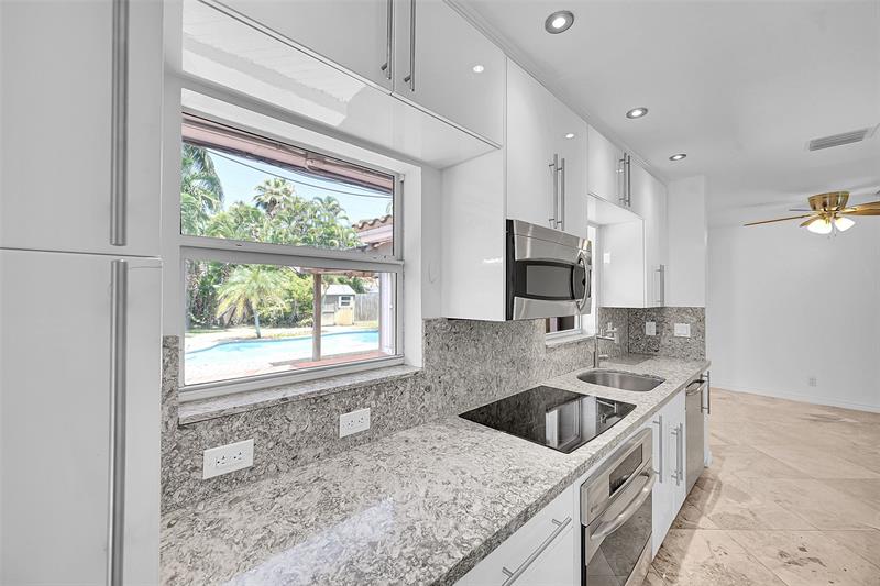 Image 11 of 41 For 1434 16th Ave