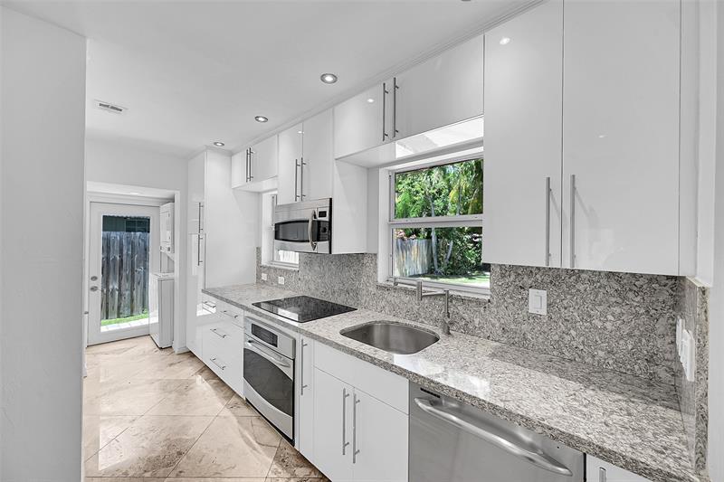 Image 12 of 41 For 1434 16th Ave