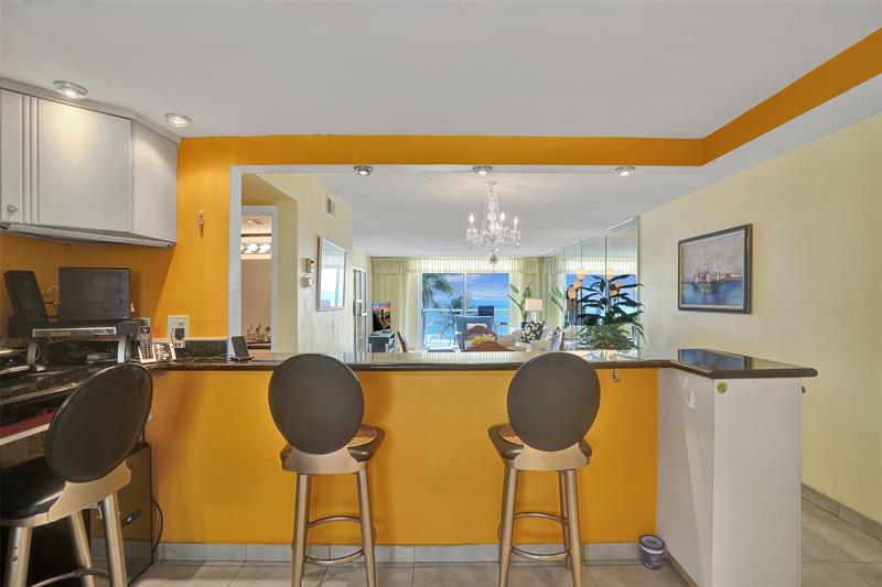 Image 12 of 31 For 1051 Hillsboro Mile  307e