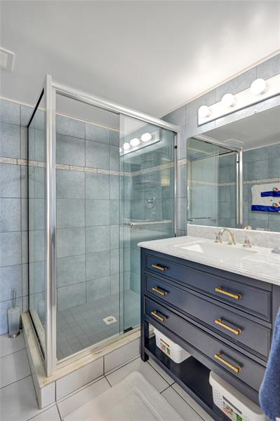 Image 20 of 31 For 1051 Hillsboro Mile  307e