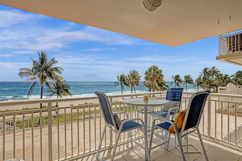 Image 21 of 31 For 1051 Hillsboro Mile  307e