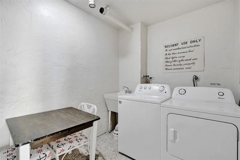 Image 24 of 31 For 1051 Hillsboro Mile  307e