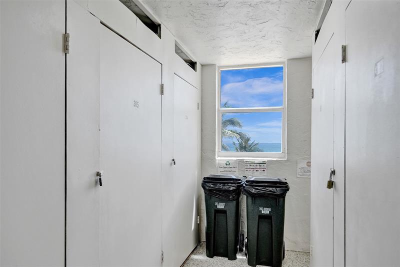 Image 26 of 31 For 1051 Hillsboro Mile  307e