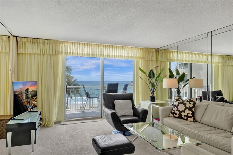 Image 4 of 31 For 1051 Hillsboro Mile  307e