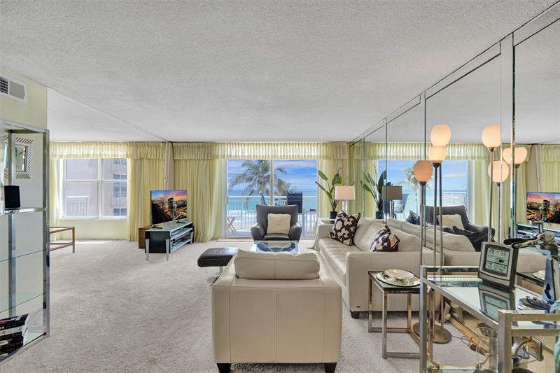 Image 5 of 31 For 1051 Hillsboro Mile  307e