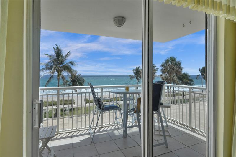 Image 8 of 31 For 1051 Hillsboro Mile  307e