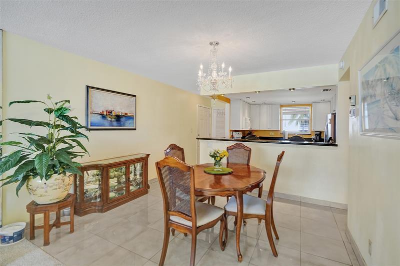 Image 9 of 31 For 1051 Hillsboro Mile  307e