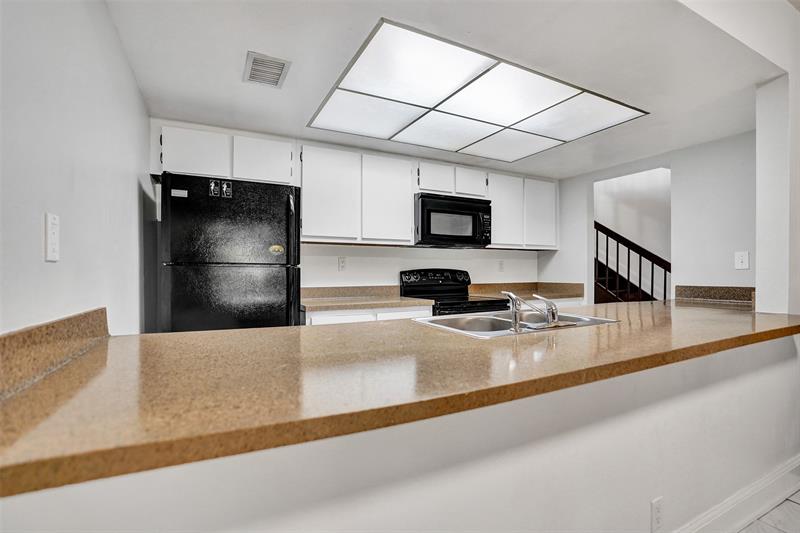 Image 17 of 45 For 929 45th St  929