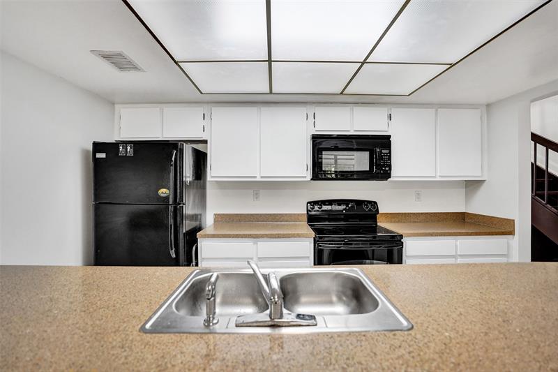 Image 18 of 45 For 929 45th St  929