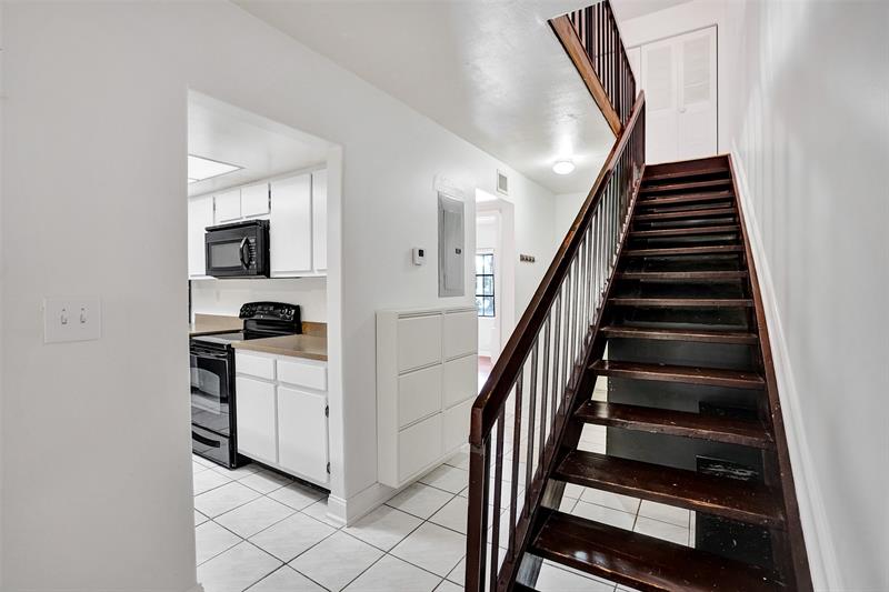 Image 19 of 45 For 929 45th St  929