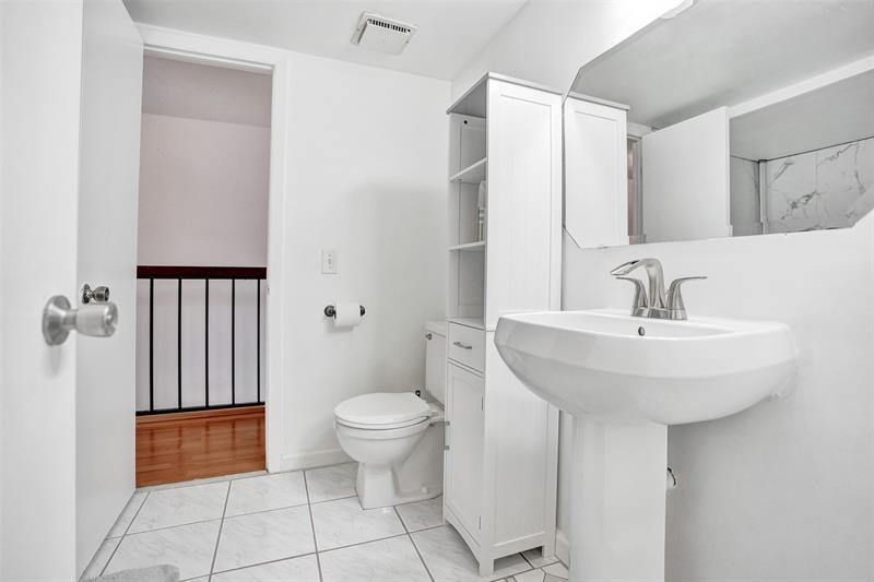 Image 28 of 45 For 929 45th St  929