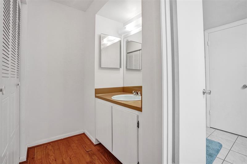 Image 32 of 45 For 929 45th St  929