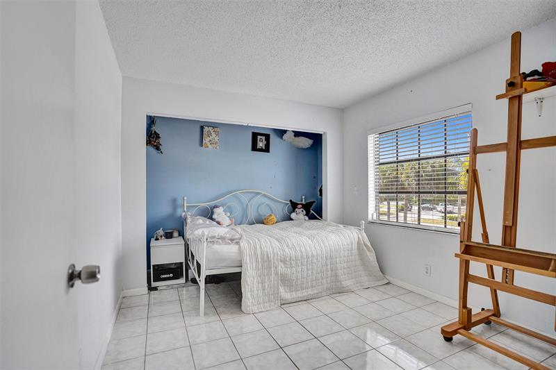 Image 36 of 45 For 929 45th St  929