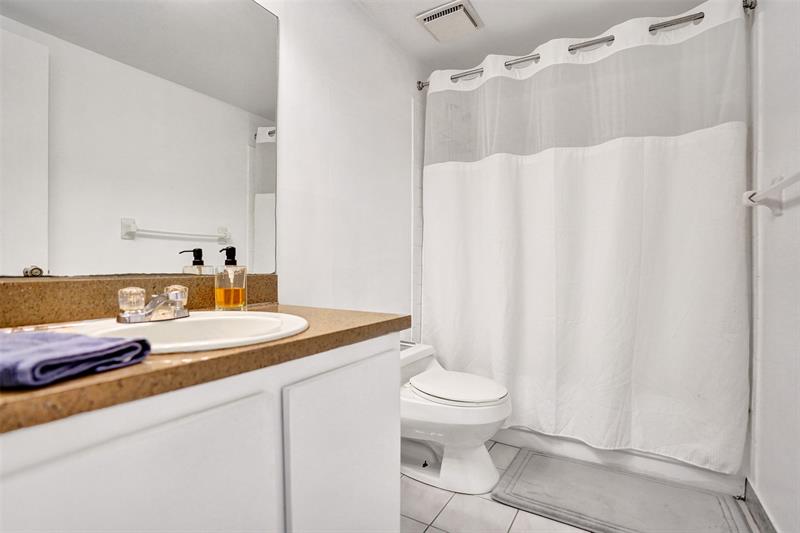 Image 38 of 45 For 929 45th St  929