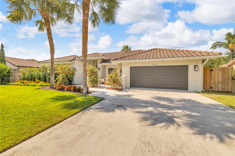 Image 3 of 54 For 9585 Carousel Cir S