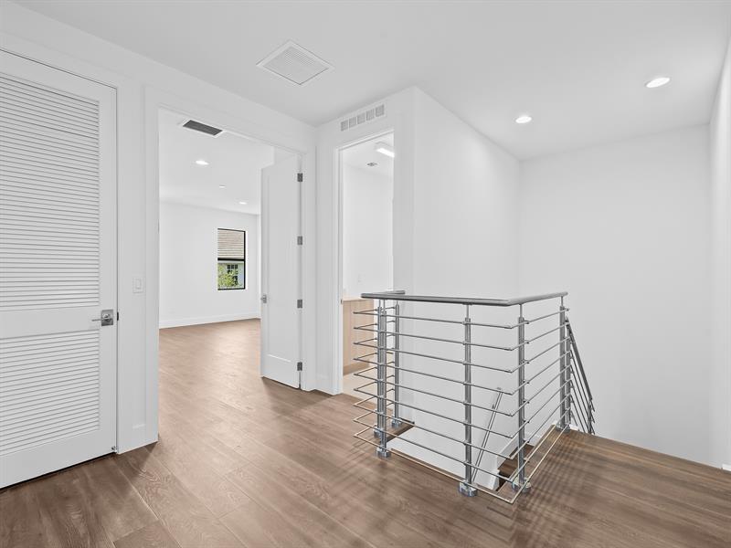 Image 10 of 41 For 1425 23rd Court