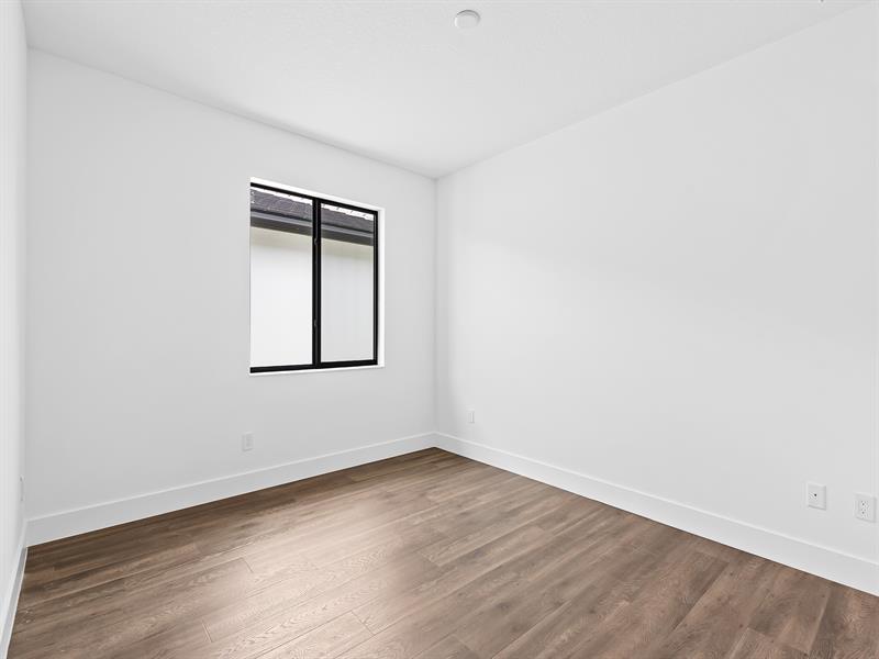 Image 20 of 41 For 1425 23rd Court