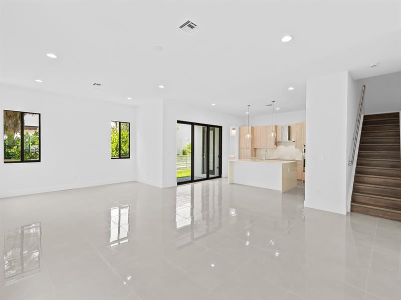 Image 7 of 41 For 1425 23rd Court