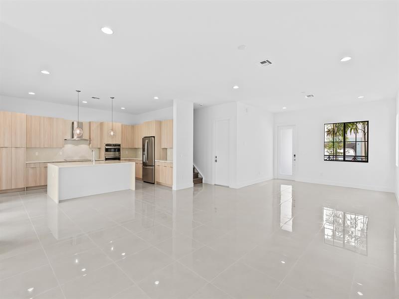 Image 8 of 41 For 1425 23rd Court