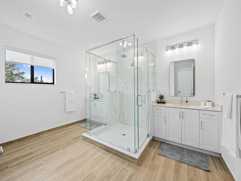 Image 13 of 40 For 1429 23rd Court