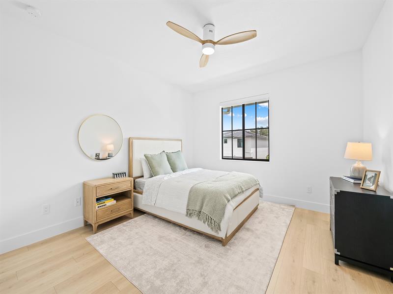 Image 17 of 40 For 1429 23rd Court