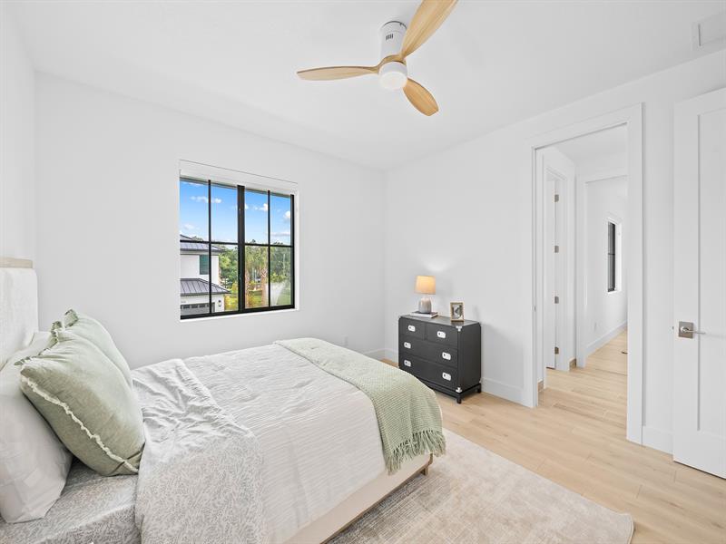 Image 18 of 40 For 1429 23rd Court