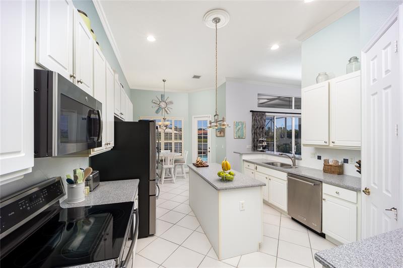 Image 10 of 32 For 6945 Bay Hill Dr