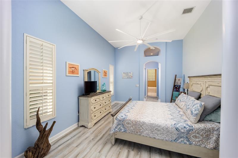 Image 12 of 32 For 6945 Bay Hill Dr