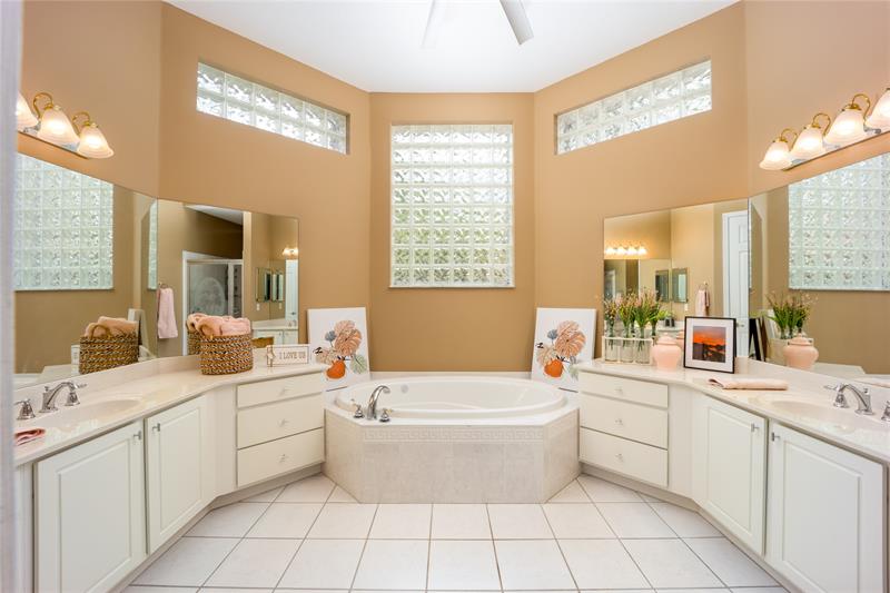 Image 14 of 32 For 6945 Bay Hill Dr