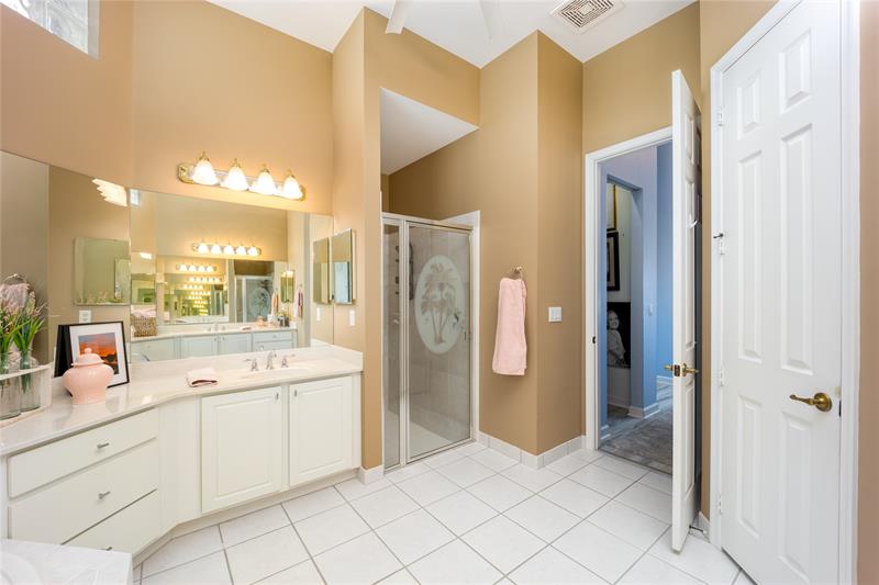 Image 15 of 32 For 6945 Bay Hill Dr