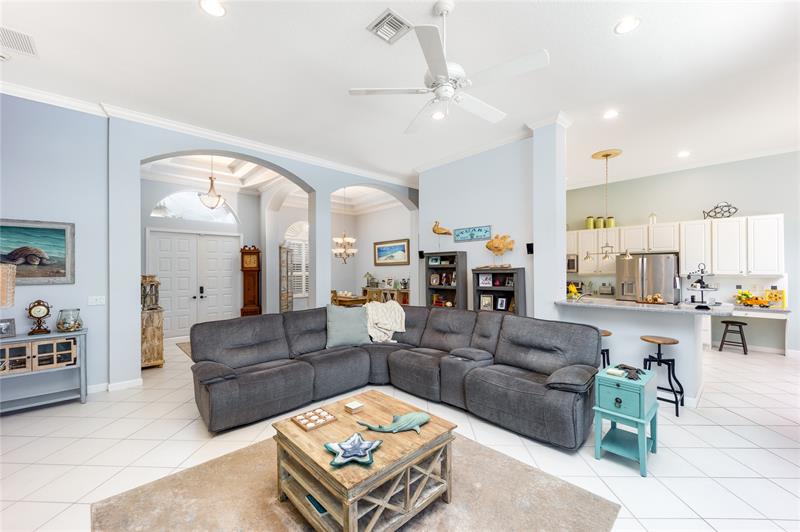 Image 6 of 32 For 6945 Bay Hill Dr