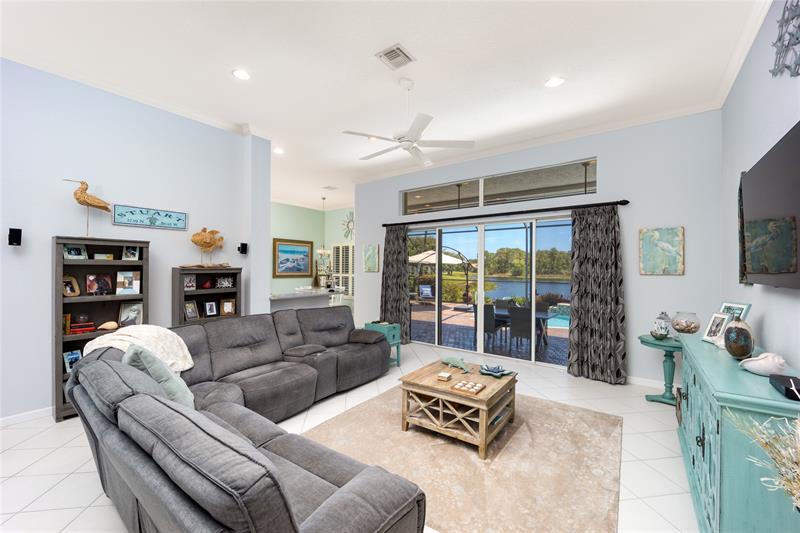 Image 7 of 32 For 6945 Bay Hill Dr
