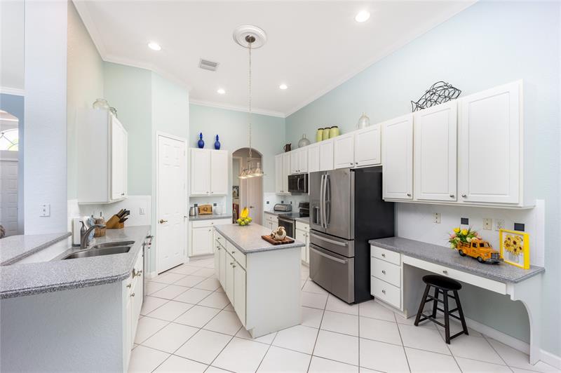 Image 9 of 32 For 6945 Bay Hill Dr