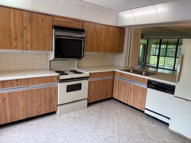 Image 4 of 11 For 11280 Green Lake Dr  203