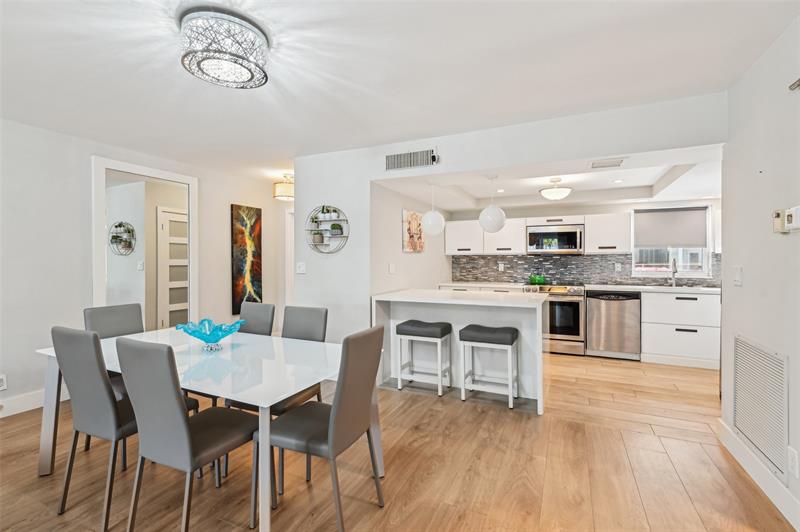 Image 7 of 18 For 711 Birch Rd  105