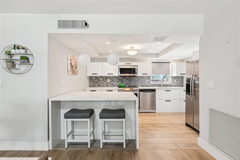 Image 9 of 18 For 711 Birch Rd  105