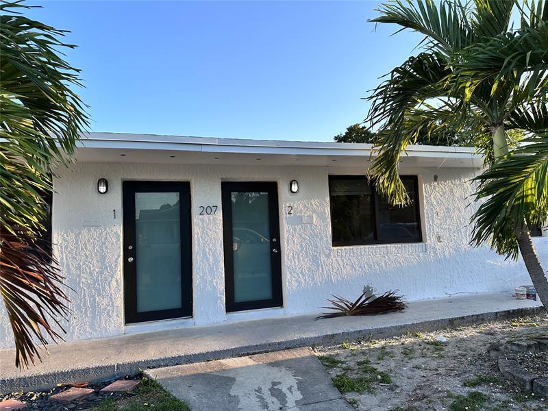 Image 3 of 6 For 207 7th St  2