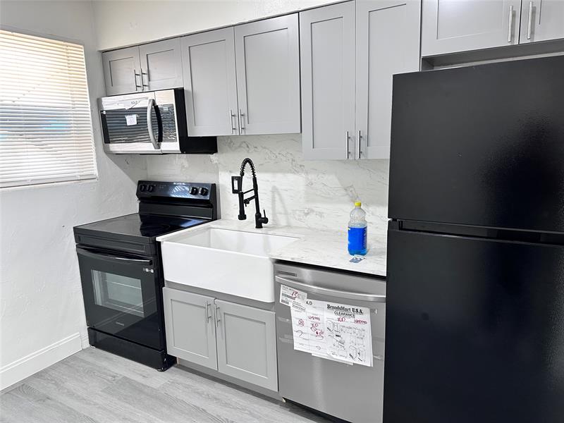 Image 4 of 6 For 207 7th St  2