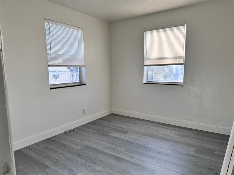 Image 5 of 6 For 207 7th St  2