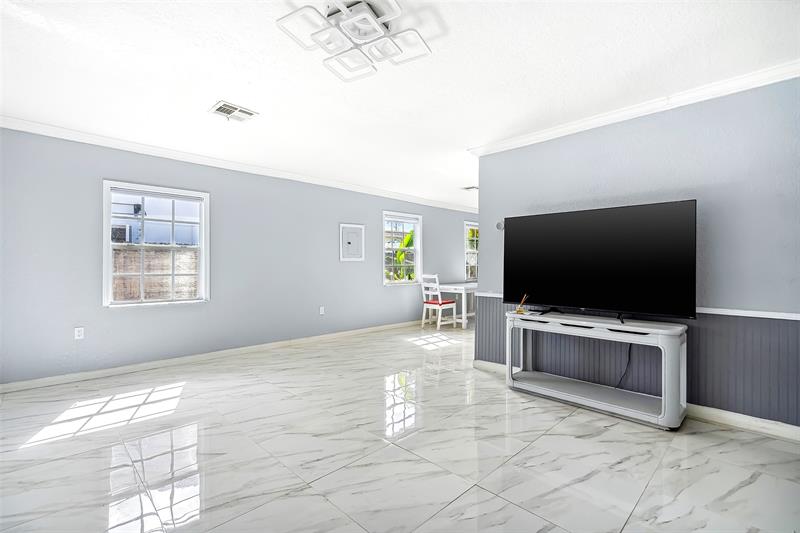 Image 10 of 33 For 2508 Arthur St